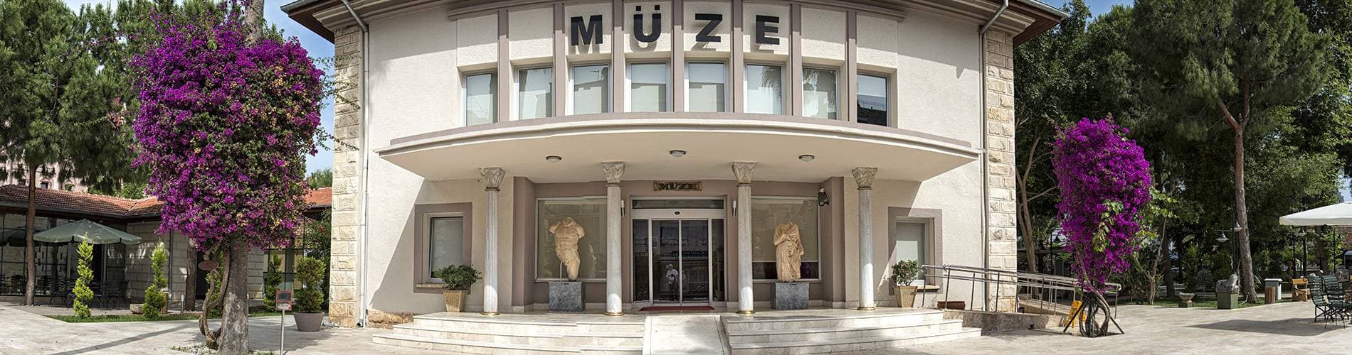 Alanya Arkeoloji Müzesi bahçesi ve salonları